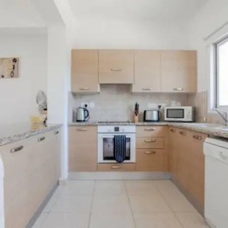 2 Bedroom Apartament Peyia